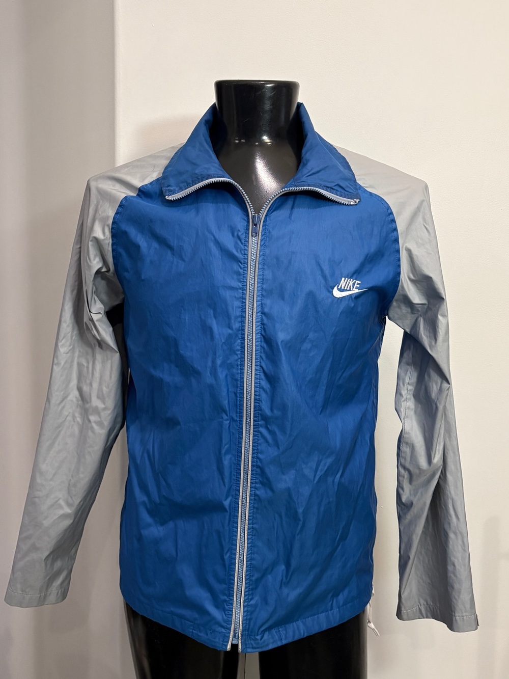 Authentic Vintage 80s Nike Blue Tag Made in Japan Windbreaker Jacket Blue Grey M